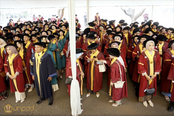 LIPUTAN WISUDA UNPAD GOL 1 TA 2023-2024 SESI VIII (22)