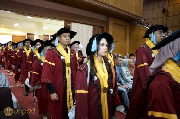 LIPUTAN WISUDA UNPAD GOL 1 TA 2023-2024 SESI VIII (26)