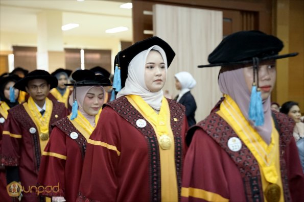LIPUTAN WISUDA UNPAD GOL 1 TA 2023-2024 SESI VIII (27)