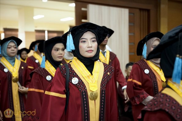 LIPUTAN WISUDA UNPAD GOL 1 TA 2023-2024 SESI VIII (28)