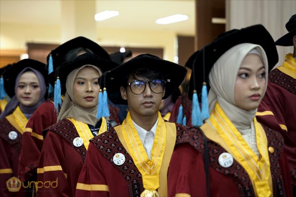 LIPUTAN WISUDA UNPAD GOL 1 TA 2023-2024 SESI VIII (30)