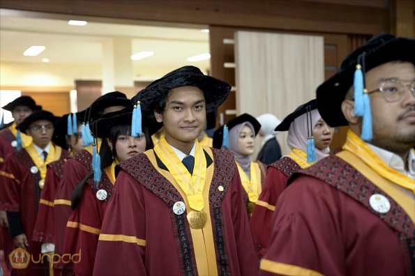 LIPUTAN WISUDA UNPAD GOL 1 TA 2023-2024 SESI VIII (31)