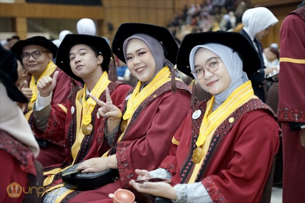 LIPUTAN WISUDA UNPAD GOL 1 TA 2023-2024 SESI VIII (33)