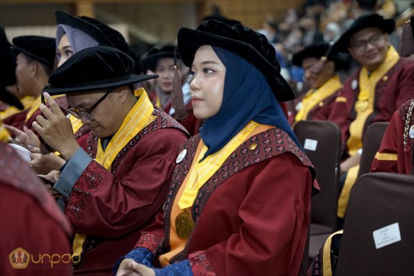 LIPUTAN WISUDA UNPAD GOL 1 TA 2023-2024 SESI VIII (35)