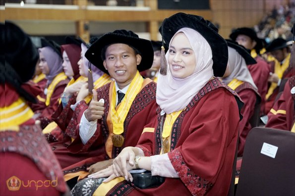 LIPUTAN WISUDA UNPAD GOL 1 TA 2023-2024 SESI VIII (39)