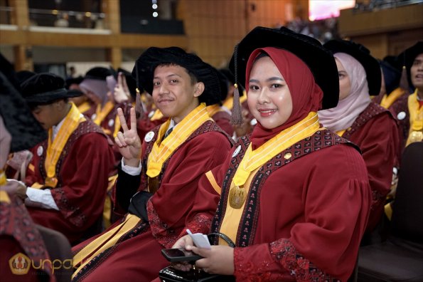 LIPUTAN WISUDA UNPAD GOL 1 TA 2023-2024 SESI VIII (40)