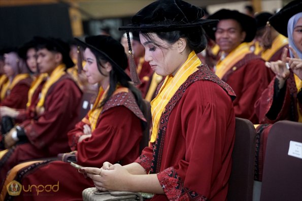 LIPUTAN WISUDA UNPAD GOL 1 TA 2023-2024 SESI VIII (42)