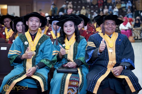 LIPUTAN WISUDA UNPAD GOL 1 TA 2023-2024 SESI VIII (43)