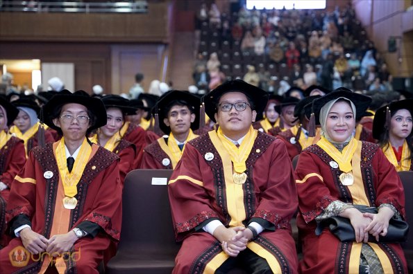 LIPUTAN WISUDA UNPAD GOL 1 TA 2023-2024 SESI VIII (45)