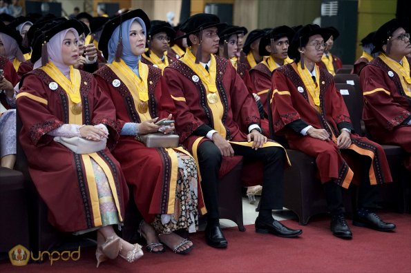 LIPUTAN WISUDA UNPAD GOL 1 TA 2023-2024 SESI VIII (48)