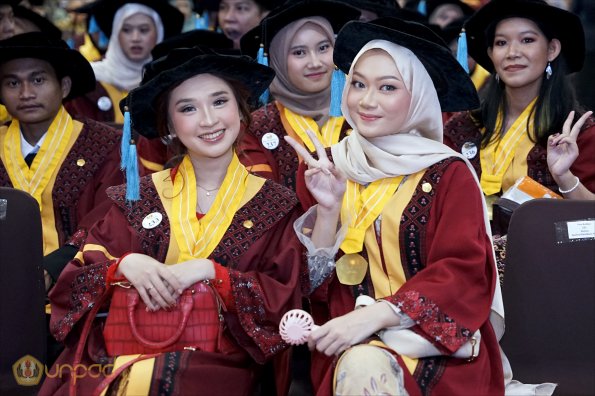 LIPUTAN WISUDA UNPAD GOL 1 TA 2023-2024 SESI VIII (50)