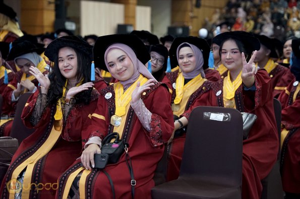LIPUTAN WISUDA UNPAD GOL 1 TA 2023-2024 SESI VIII (51)