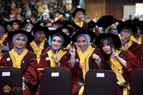 LIPUTAN WISUDA UNPAD GOL 1 TA 2023-2024 SESI VIII (52)
