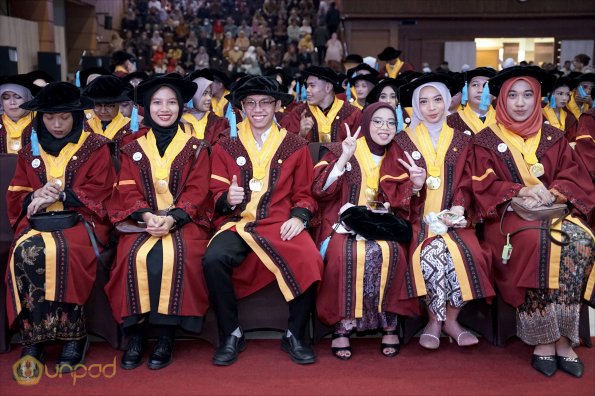 LIPUTAN WISUDA UNPAD GOL 1 TA 2023-2024 SESI VIII (53)