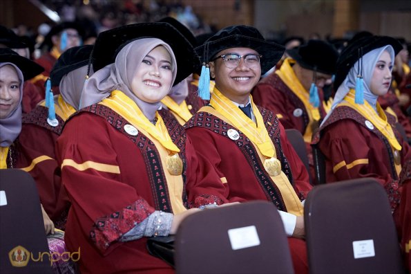 LIPUTAN WISUDA UNPAD GOL 1 TA 2023-2024 SESI VIII (54)