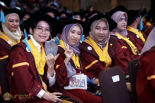 LIPUTAN WISUDA UNPAD GOL 1 TA 2023-2024 SESI VIII (55)