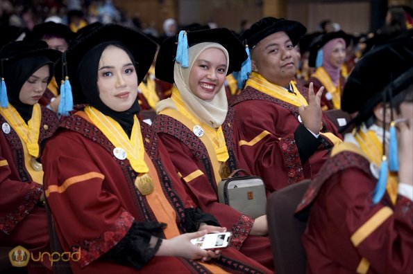 LIPUTAN WISUDA UNPAD GOL 1 TA 2023-2024 SESI VIII (56)