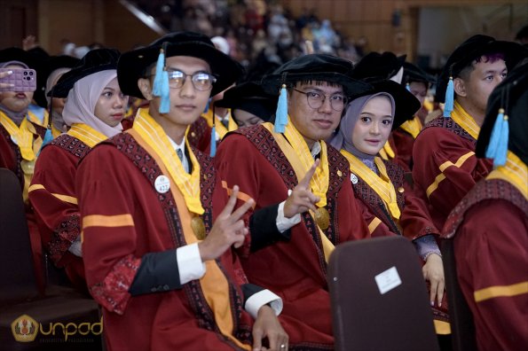 LIPUTAN WISUDA UNPAD GOL 1 TA 2023-2024 SESI VIII (57)