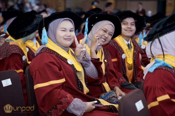 LIPUTAN WISUDA UNPAD GOL 1 TA 2023-2024 SESI VIII (59)