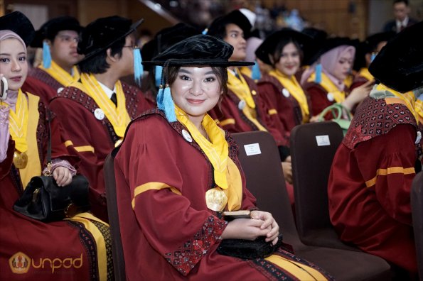 LIPUTAN WISUDA UNPAD GOL 1 TA 2023-2024 SESI VIII (60)