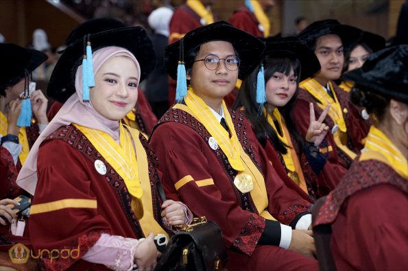 LIPUTAN WISUDA UNPAD GOL 1 TA 2023-2024 SESI VIII (61)