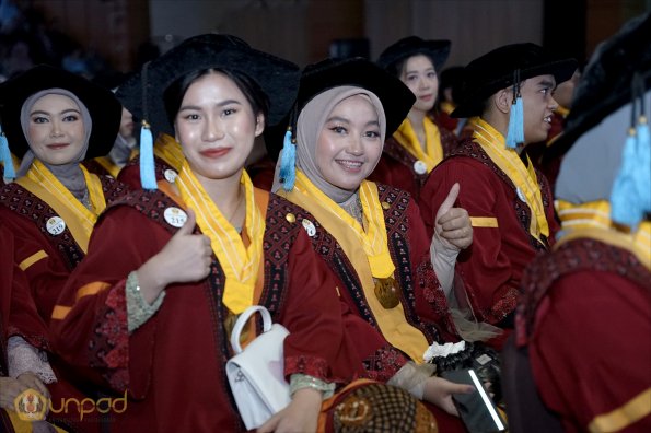 LIPUTAN WISUDA UNPAD GOL 1 TA 2023-2024 SESI VIII (64)