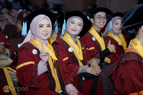 LIPUTAN WISUDA UNPAD GOL 1 TA 2023-2024 SESI VIII (65)