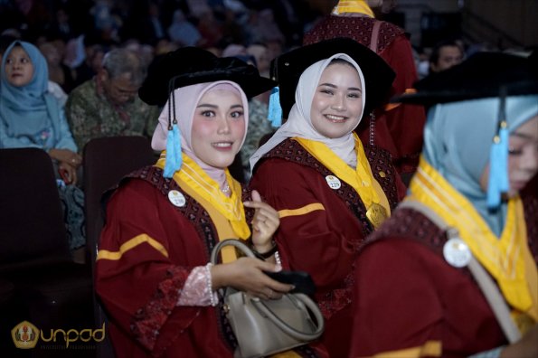 LIPUTAN WISUDA UNPAD GOL 1 TA 2023-2024 SESI VIII (66)