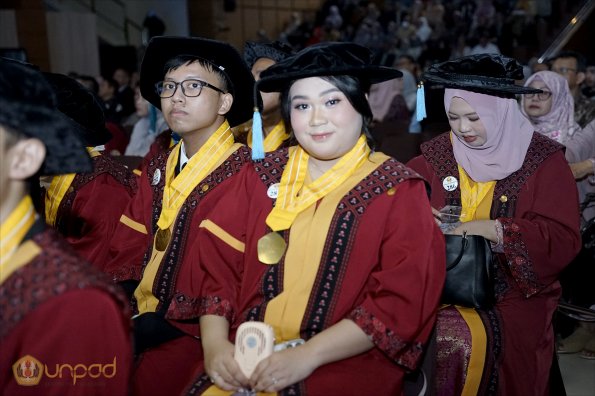 LIPUTAN WISUDA UNPAD GOL 1 TA 2023-2024 SESI VIII (67)