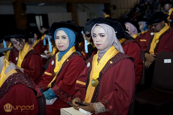 LIPUTAN WISUDA UNPAD GOL 1 TA 2023-2024 SESI VIII (70)