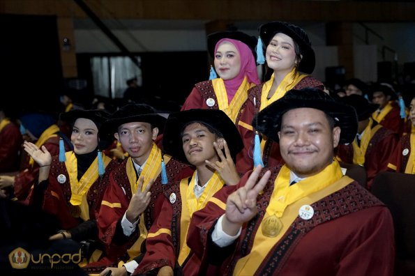 LIPUTAN WISUDA UNPAD GOL 1 TA 2023-2024 SESI VIII (71)