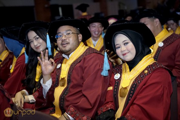 LIPUTAN WISUDA UNPAD GOL 1 TA 2023-2024 SESI VIII (72)