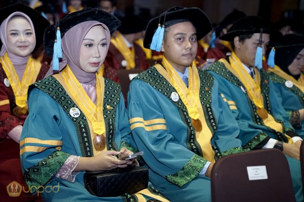 LIPUTAN WISUDA UNPAD GOL 1 TA 2023-2024 SESI VIII (74)