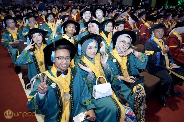 LIPUTAN WISUDA UNPAD GOL 1 TA 2023-2024 SESI VIII (76)