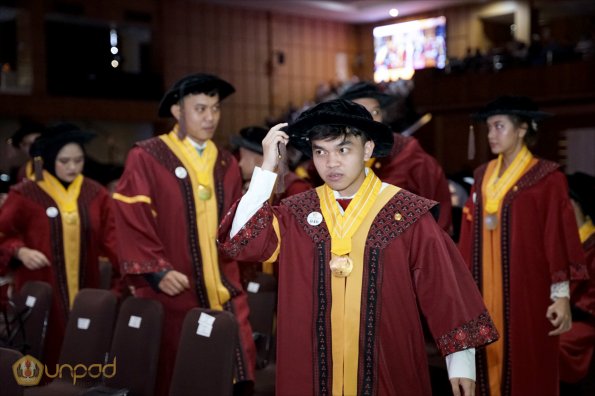 LIPUTAN WISUDA UNPAD GOL 1 TA 2023-2024 SESI VIII (81)