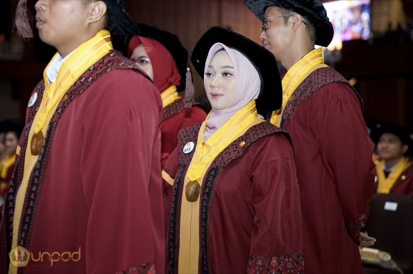 LIPUTAN WISUDA UNPAD GOL 1 TA 2023-2024 SESI VIII (82)