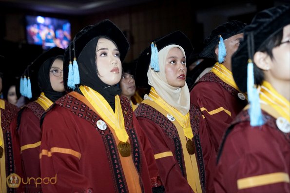 LIPUTAN WISUDA UNPAD GOL 1 TA 2023-2024 SESI VIII (86)