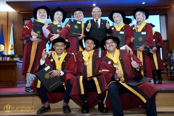 LIPUTAN WISUDA UNPAD GOL 1 TA 2023-2024 SESI VIII (93)