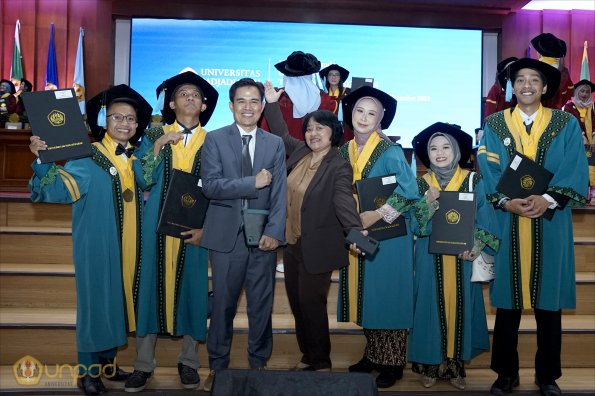 LIPUTAN WISUDA UNPAD GOL 1 TA 2023-2024 SESI VIII (94)