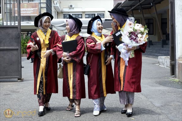 LIPUTAN WISUDA UNPAD GOL 1 TA 2023-2024 SESI VIII (96)