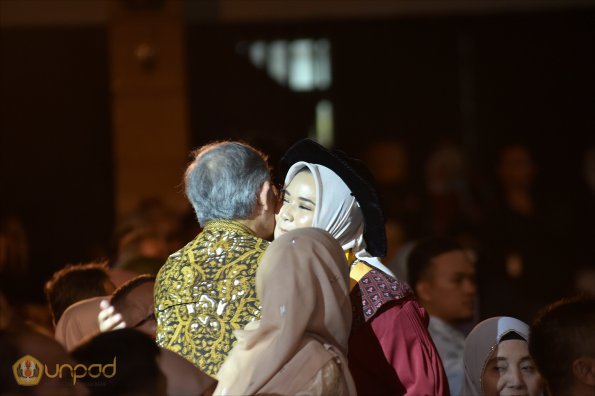 LIPUTAN WISUDA UNPAD GOL 1 TA 2023-2024 SESI VIII (99)
