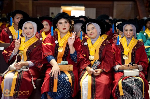 LIPUTAN WISUDA UNPAD GEL I TA 2024-2025 SESI II (147)