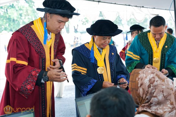 LIPUTAN WISUDA UNPAD GEL I TA 2024-2025 SESI II (72)