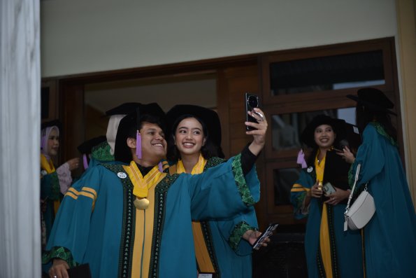 LIPUTAN WISUDA UNPAD GEL I TA 2024-2025 SESI III  (12)