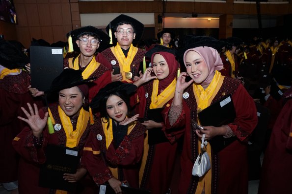 LIPUTAN WISUDA UNPAD GEL I TA 2024-2025 SESI III  (132)