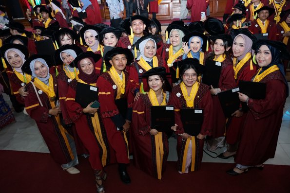 LIPUTAN WISUDA UNPAD GEL I TA 2024-2025 SESI III  (134)