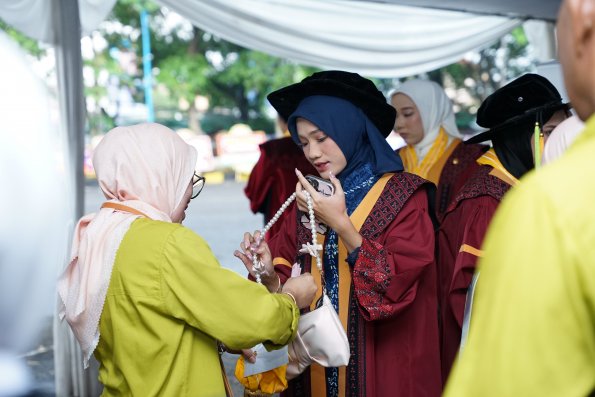 LIPUTAN WISUDA UNPAD GEL I TA 2024-2025 SESI III  (54)