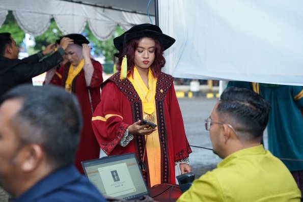 LIPUTAN WISUDA UNPAD GEL I TA 2024-2025 SESI III  (57)