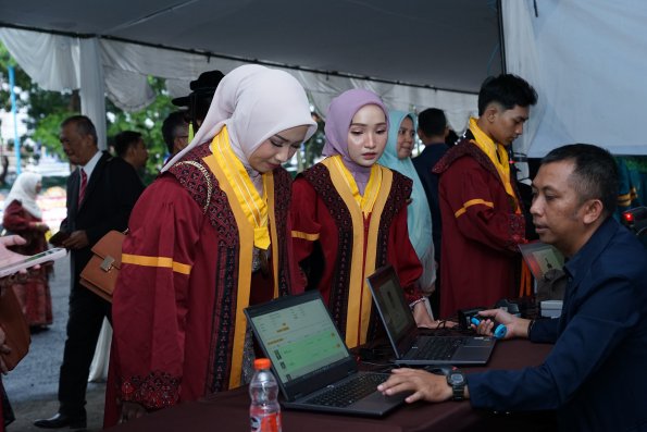 LIPUTAN WISUDA UNPAD GEL I TA 2024-2025 SESI III  (60)