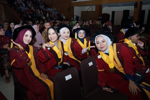 LIPUTAN WISUDA UNPAD GEL I TA 2024-2025 SESI III  (83)